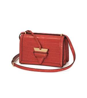 سر الرقي والأناقة مع حقيبة Loewe