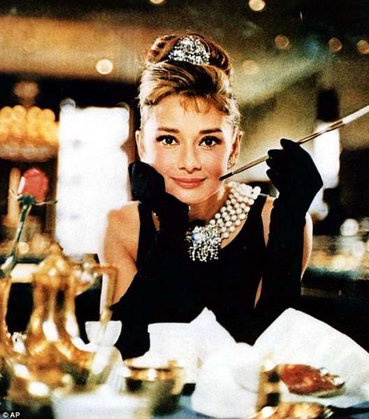عقد مميّز من اللّؤلؤ والماس من فيلم Breakfast at Tiffany’s