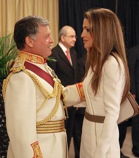 الحزام القطعة الأكثر تواجدا ً في خزانة الملكة رانيا