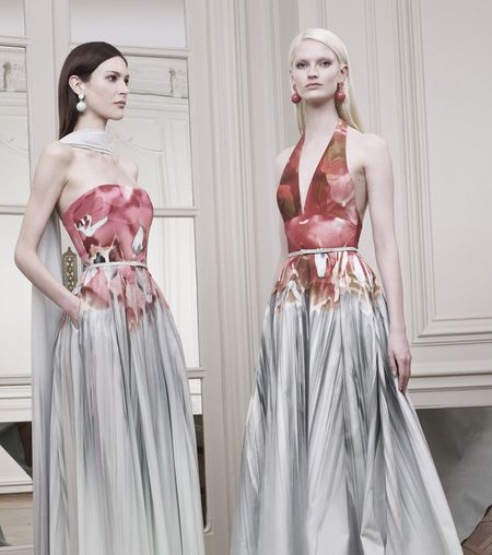 فساتين مطبّعة مميّزة من مجموعة إيلي صعب Resort 2015