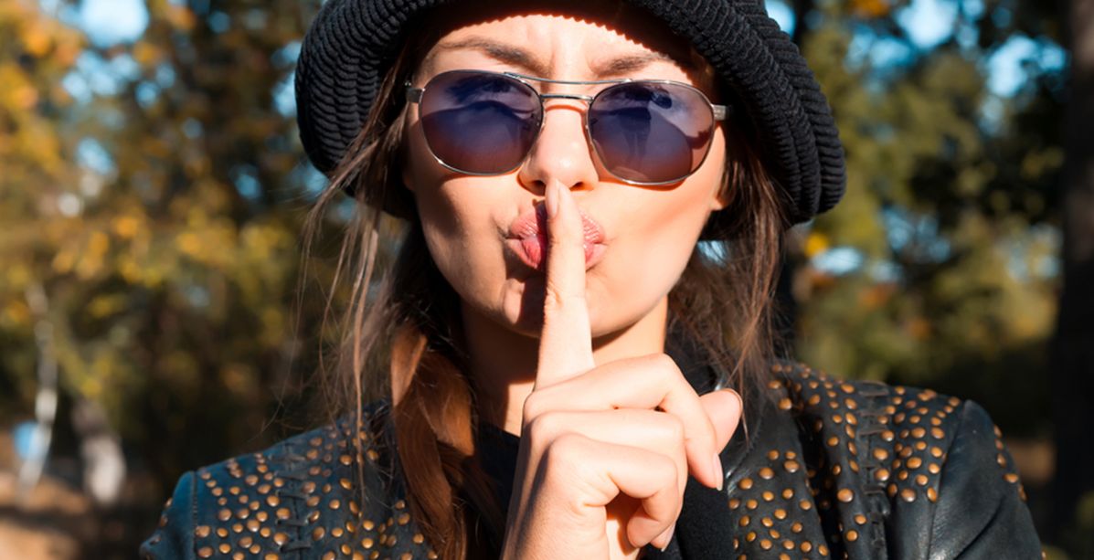 تتكلمين كثيراً ودائماً ولكن ماذا يعني عندما تصمتين؟