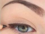 طريقة عمل مكياج خفيف للعيون