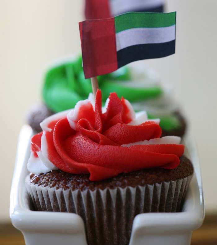 الكب كيك المزين بعلم الإمارات