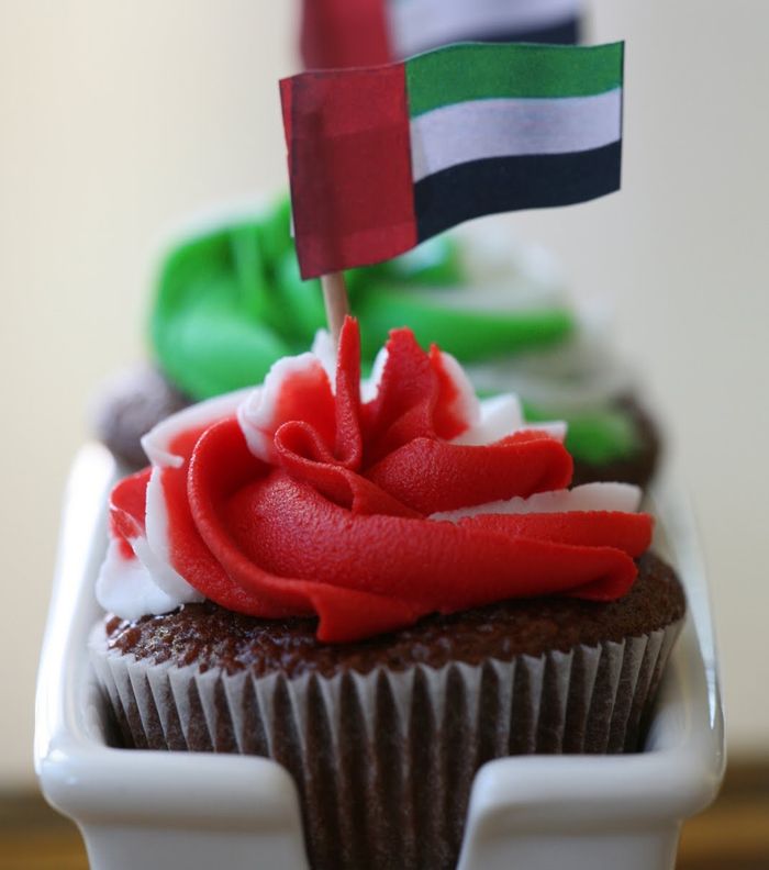 الكب كيك المزين بعلم الإمارات