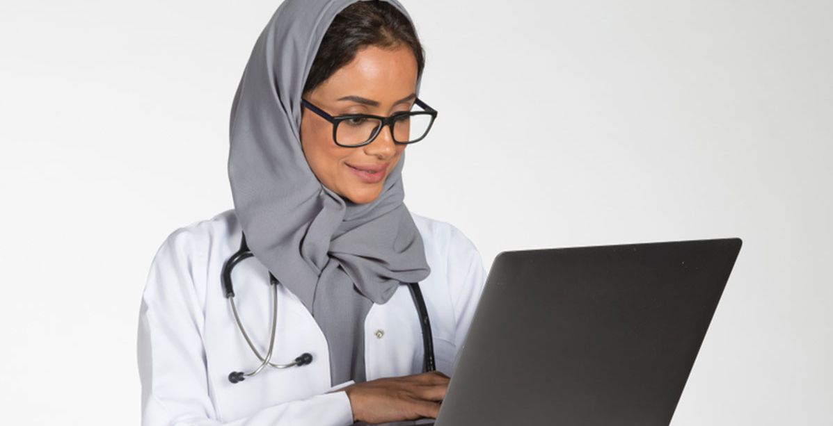 الدكتورة سمر السقاف تطلعك على أمور يجب عليك معرفتها قبل التخصص بالطب