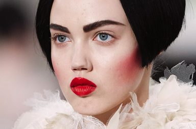 بالصور، أبرز عناوين شعر وماكياج عرض CHANEL  في أسبوع الهوت كوتور الفرنسي