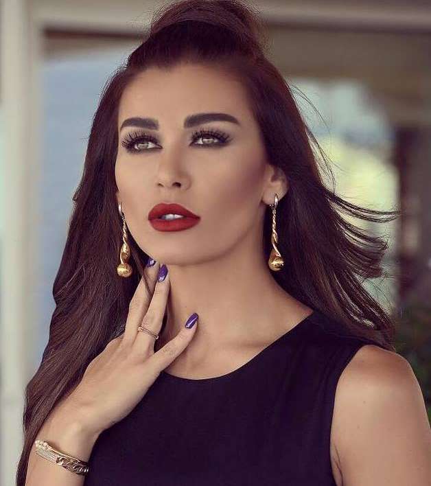 نادين الراسي وباقة من أجمل الصيحات في أحدث إطلالاتها