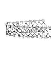 اختاري عقد التشوكر الكريستالي لاطلالاتك في صيف 2017