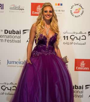 ميكاييلا تختار فستان بنفسجي اللون لمهرجان دبي السينمائي 2014