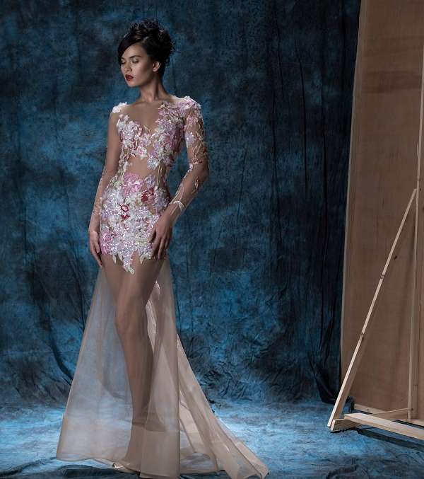 فستان باللون الترابي للمصمم مو شور