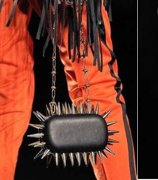 موضة المسامير تزيّن حقائب شتاء 2013