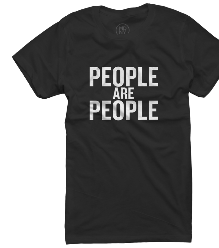 T Shirt من كريستيان سيريانو مطبعة بشعار People are people