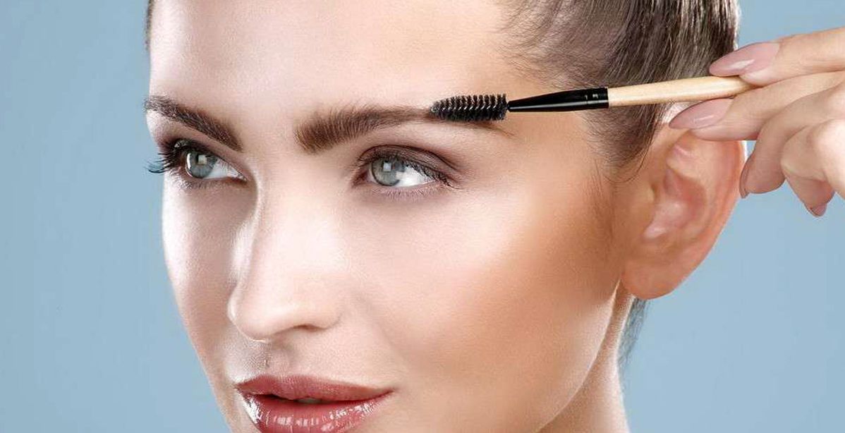 3 خطوات لتصحيح مكياج الحواجب المبالغ فيه