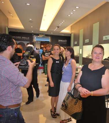 حضور افتتاح بوتيك 