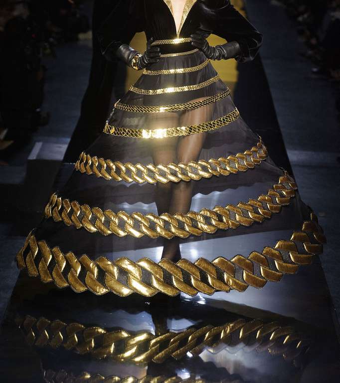 من المتوقع أن نرى هذا الفستان من جان بول غولتييه على السجادة الحمراء