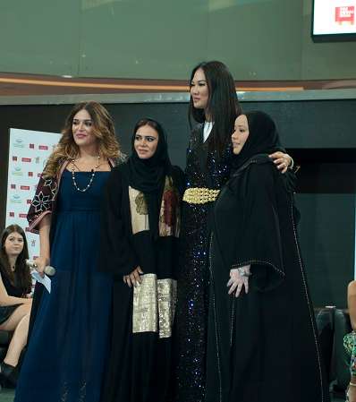 عرض مميّز للأزياء باستضافة المصمّمة الرائعة كيمورا لي سيمونز