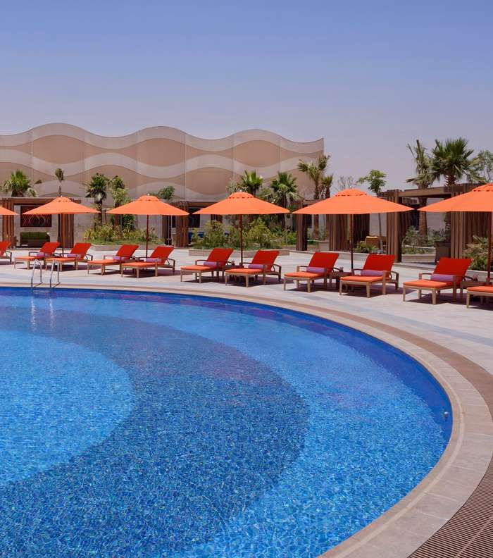 بركة السباحة في فندق موفنبيك الرياض بأعلى المعايير العالمية