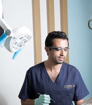الأطباء في كلينيكا جويل يعتمدون نظارات جوجل 