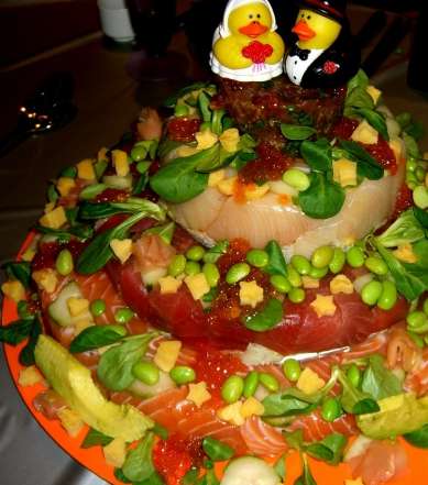 كعكة الزفاف المؤلّفة من ثمار البحر وتحديداً السوشي 