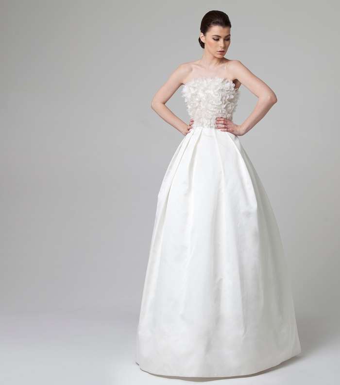 التنورة المتفوخة تتألق مع عروس راني زاخم 