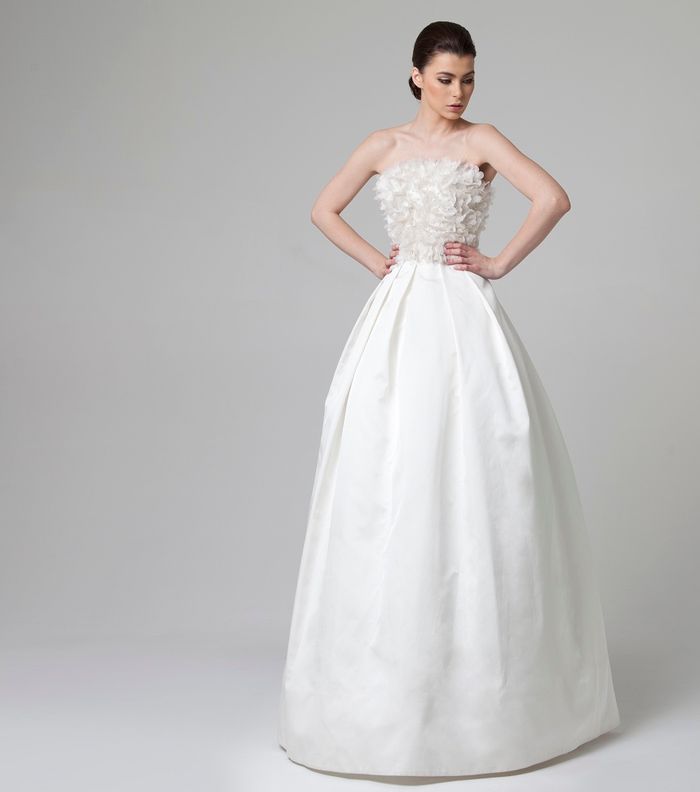 التنورة المتفوخة تتألق مع عروس راني زاخم 