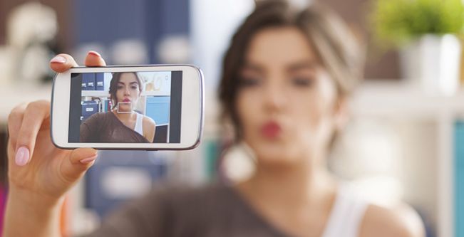 اكتشفي هذا البديل عن عصا السيلفي