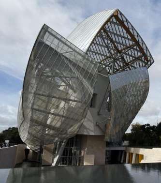 افتتاح متحف لويس فويتون من اللحظات التي نتذكرها من اسبوع الموضة الباريسي لصيف 2015