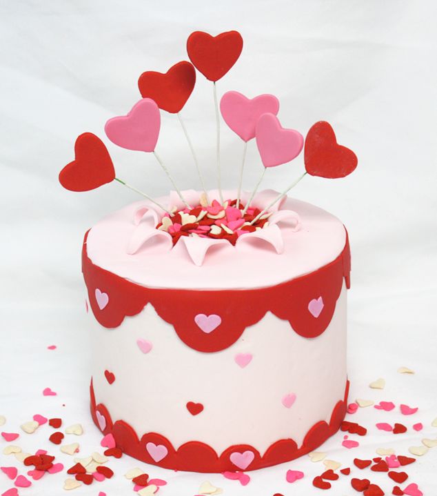صور موديلات اشكال كيك عيد الحب