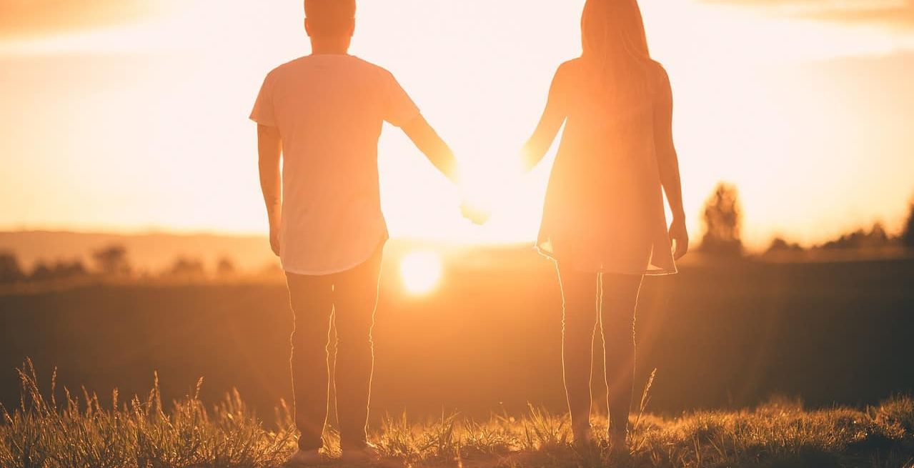 التوافق بين رجل برج الحمل والمرأة العقرب 