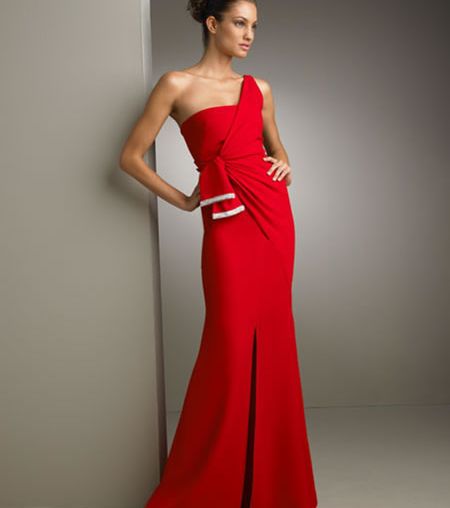 فستان أحمر بأسلوب روماني