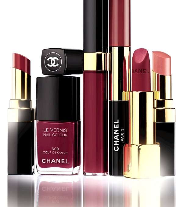 ألوان متراوحة بين رقّة اللون الورديّ الفاتح وشغف الأحمر المشرق من CHANEL