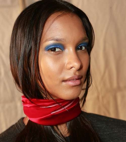 النيلي مثالي لموضة شتاء 2014 ولون عينيك