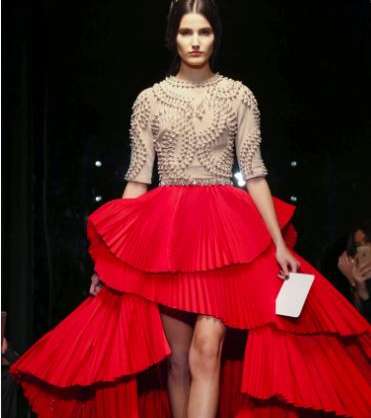 تعرفي على صيحات موضة شتاء 2017 مع فساتين وازياء ستيفان رولان الراقية