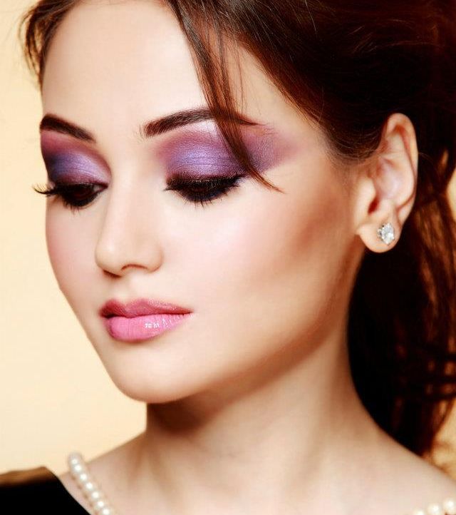 المكياج مع ظلال باللون البنفسجي
