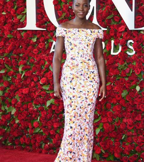 استوحي اطلالاتك المسائية من لوكات النجمات خلال حفل Tony Awards