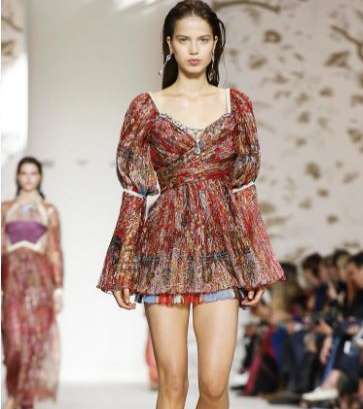 التوب المطبعة بالاكمام المنفوخة من Etro