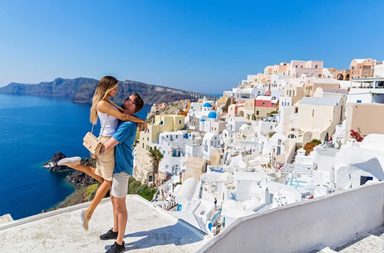 تكلفة شهر العسل في جزيرة سانتوريني