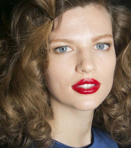 الشفاه الجمراء القويّة مع Marc by Marc Jacobs