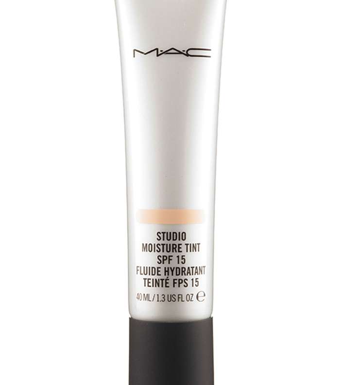 كريم اساس مرطّب مع حماية 15 SPF