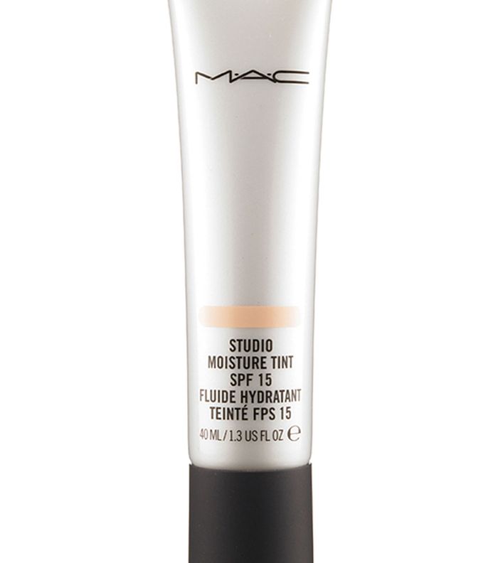 كريم اساس مرطّب مع حماية 15 SPF