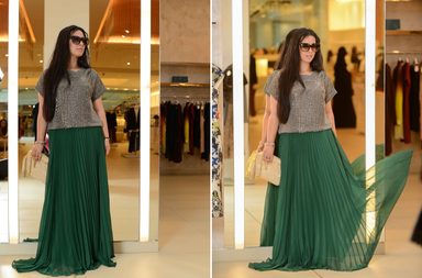 زبيدة يعقوب تتألق بموضة التنانير المثنية من محلات Boutique 1