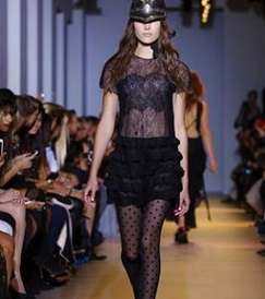 تعرفي بالصور على مجموعة Galliano للملابس  الجاهزة لربيع وصيف 2016