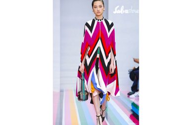 النقشة المطبعة بالحطوط الملونة باسلوب ZigZag من سلفاتوري فيراغامو لشتاء 2017