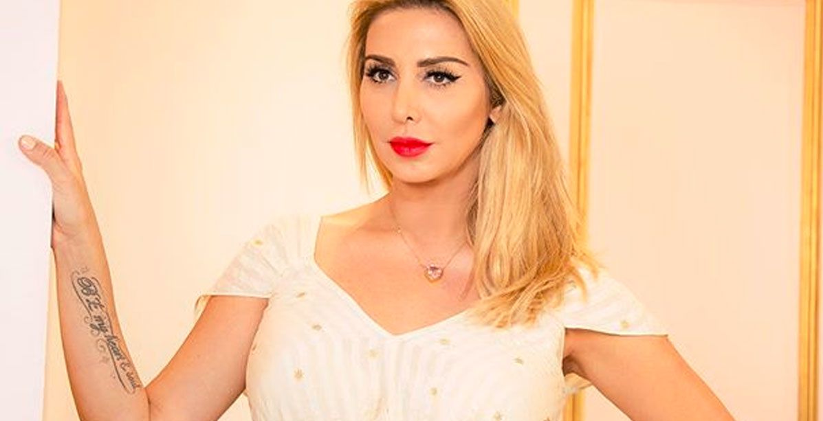 شابة ورشيقة... والدة جويل ماردينيان تدهش الجمهور وتخطف الانظار من ابنتها!