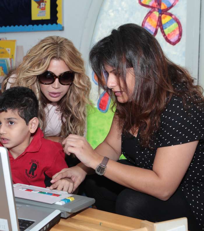 نوال الزغبي في مركز راشد للأطفال