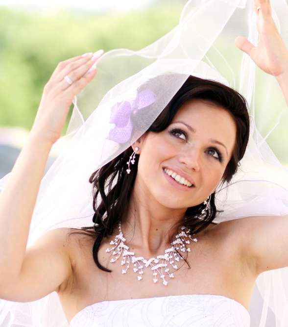 الأكسسوارات المرصعة بالألماس واللؤلؤ