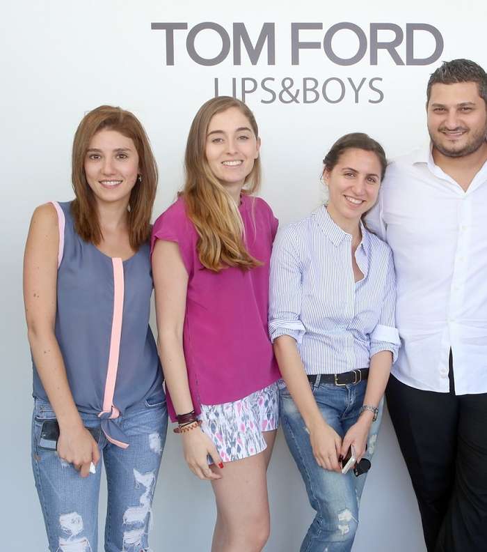 كريستيان أبو حيدر وأدليت نصير مع عدد من الحضور