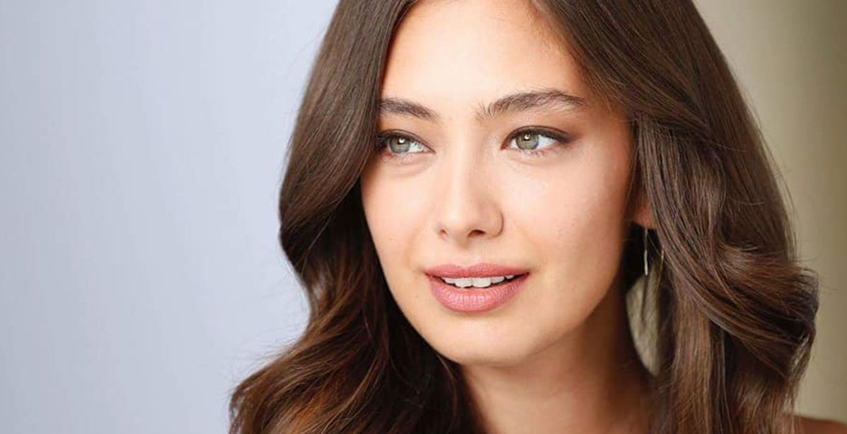 صورة والدة نسليهان أتاغول في شبابها تظهر وكأنّها نسخة طبق الأصل عن ابنتها