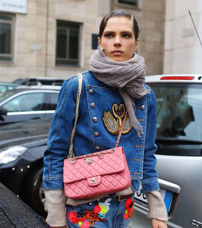 اعتمدي هذا الموسم جاكيت الدنيم بالاسلوب العسكري