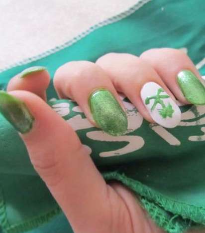 دعي أظافرك تحتفل بالعيد الوطني السعودي!